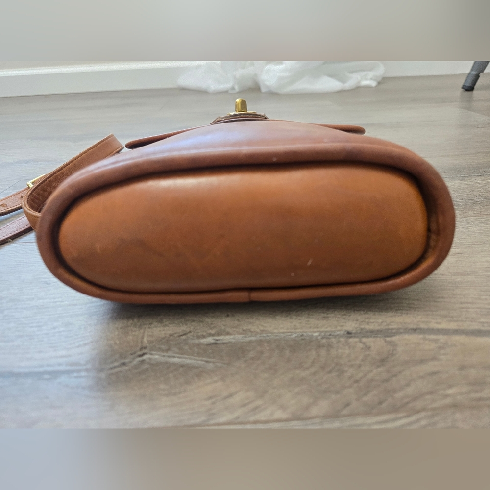 Vintage Coach Shoulder Bag British Tan Leather Classic Fisherman Grandpa - Picture 3 of 11